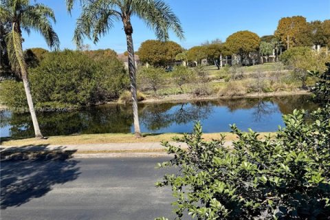 Condo in Miramar, Florida, 2 bedrooms № 2032466 - photo 17