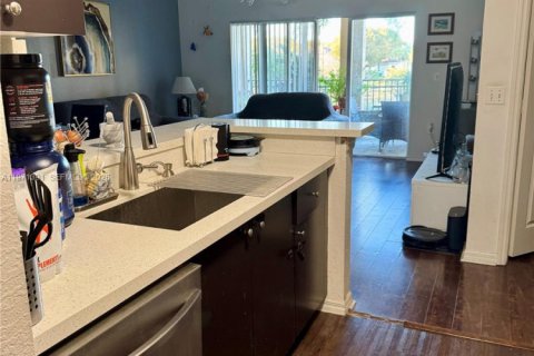 Condo in Miramar, Florida, 2 bedrooms № 2032466 - photo 6