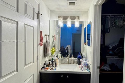 Condo in Miramar, Florida, 2 bedrooms № 2032466 - photo 14