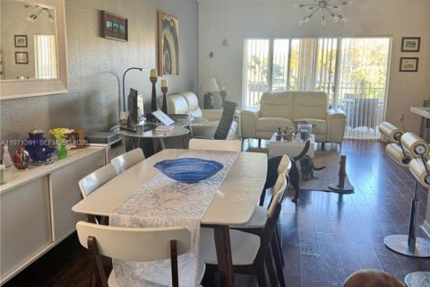 Condo in Miramar, Florida, 2 bedrooms № 2032466 - photo 3