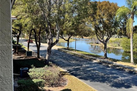 Condo in Miramar, Florida, 2 bedrooms № 2032466 - photo 16