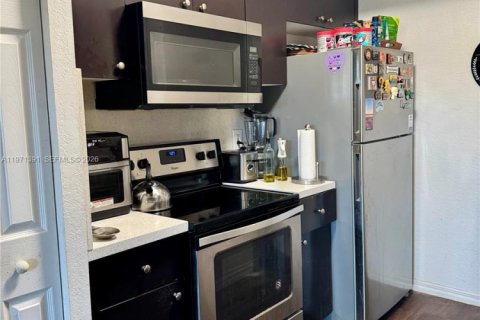 Condo in Miramar, Florida, 2 bedrooms № 2032466 - photo 5