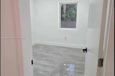 Adosado en alquiler en North Miami, Florida, 4 dormitorios № 2085589 - foto 8