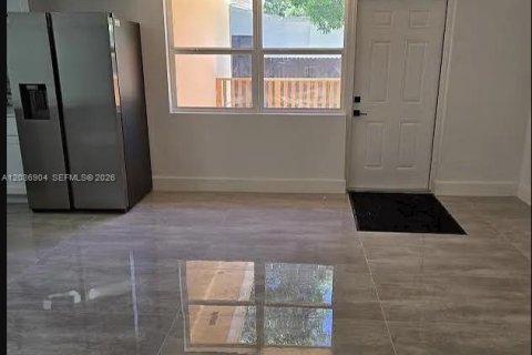 Adosado en alquiler en North Miami, Florida, 4 dormitorios № 2085589 - foto 11