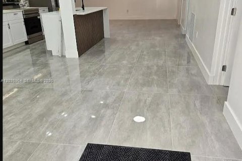 Adosado en North Miami, Florida 4 dormitorios № 2085589