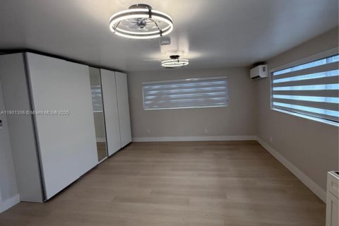 Immobilier commercial à vendre à Hialeah, Floride: 237.27 m2 № 1953697 - photo 13