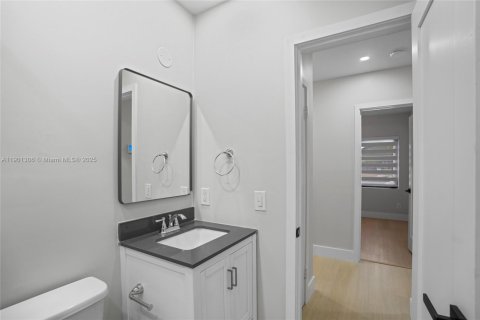 Commercial property in Hialeah, Florida 237.27 sq.m. № 1953697 - photo 28