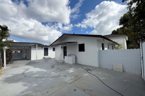 Immobilier commercial à vendre à Hialeah, Floride: 237.27 m2 № 1953697 - photo 12