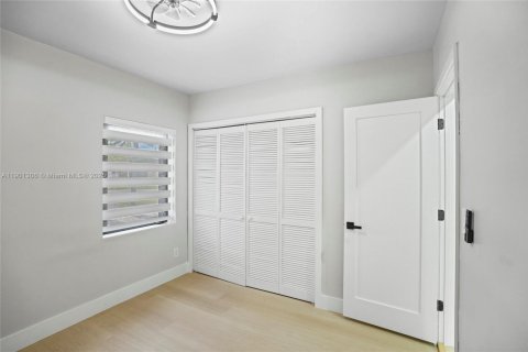 Commercial property in Hialeah, Florida 237.27 sq.m. № 1953697 - photo 30