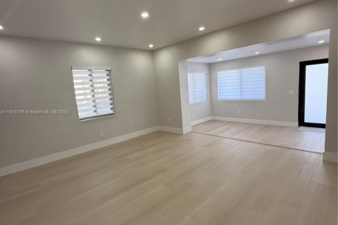 Immobilier commercial à vendre à Hialeah, Floride: 237.27 m2 № 1953697 - photo 9