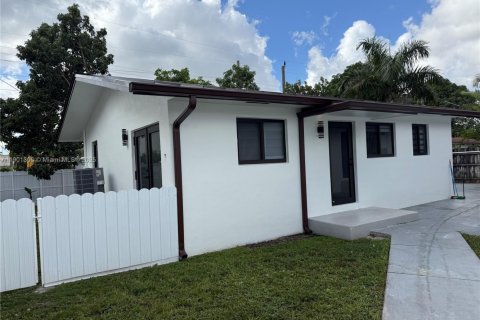 Immobilier commercial à vendre à Hialeah, Floride: 237.27 m2 № 1953697 - photo 16