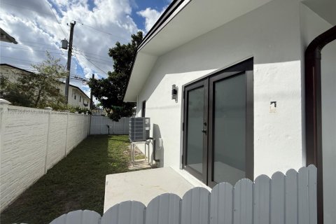 Immobilier commercial à vendre à Hialeah, Floride: 237.27 m2 № 1953697 - photo 23