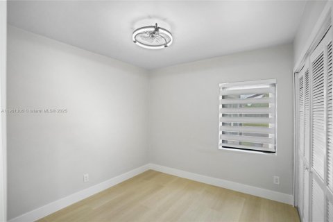 Commercial property in Hialeah, Florida 237.27 sq.m. № 1953697 - photo 29