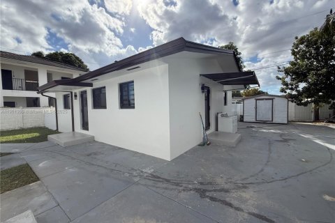 Immobilier commercial à vendre à Hialeah, Floride: 237.27 m2 № 1953697 - photo 21