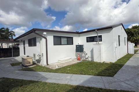 Immobilier commercial à vendre à Hialeah, Floride: 237.27 m2 № 1953697 - photo 24