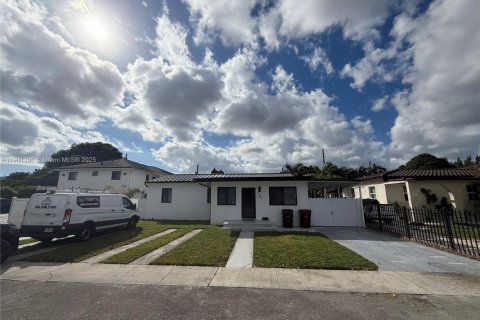 Immobilier commercial à vendre à Hialeah, Floride: 237.27 m2 № 1953697 - photo 2