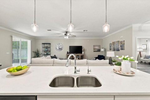 Villa ou maison à vendre à Haines City, Floride: 4 chambres, 191.56 m2 № 2404700 - photo 10