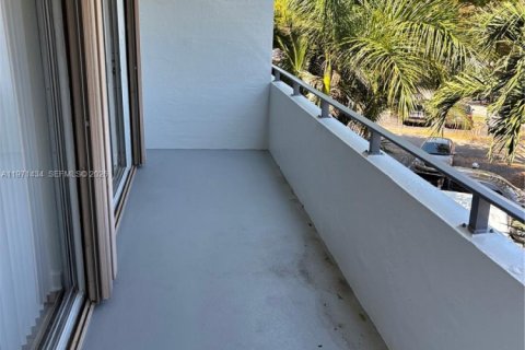 Condominio en alquiler en Miami, Florida, 1 dormitorio, 65.96 m2 № 2058242 - foto 12