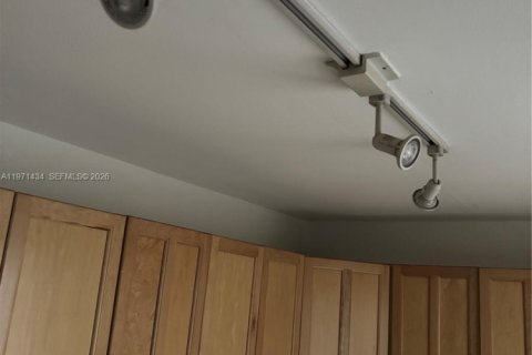 Condominio en alquiler en Miami, Florida, 1 dormitorio, 65.96 m2 № 2058242 - foto 16