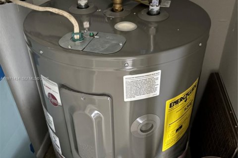 Condominio en alquiler en Miami, Florida, 1 dormitorio, 65.96 m2 № 2058242 - foto 18