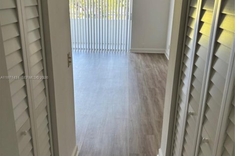 Condominio en alquiler en Miami, Florida, 1 dormitorio, 65.96 m2 № 2058242 - foto 7
