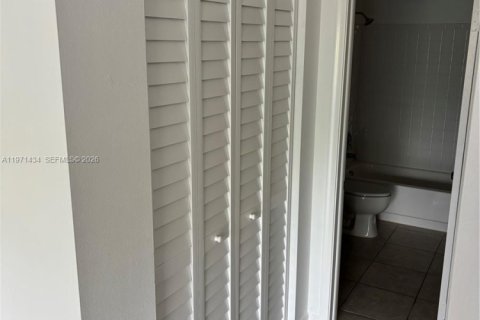 Condominio en alquiler en Miami, Florida, 1 dormitorio, 65.96 m2 № 2058242 - foto 9