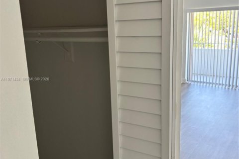 Condominio en alquiler en Miami, Florida, 1 dormitorio, 65.96 m2 № 2058242 - foto 8