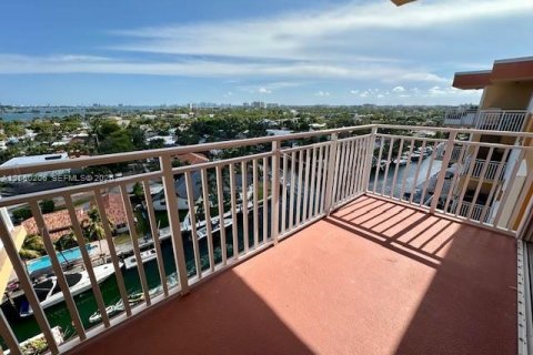 Copropriété à louer à North Miami, Floride: 1 chambre, 83.15 m2 № 2264670 - photo 2