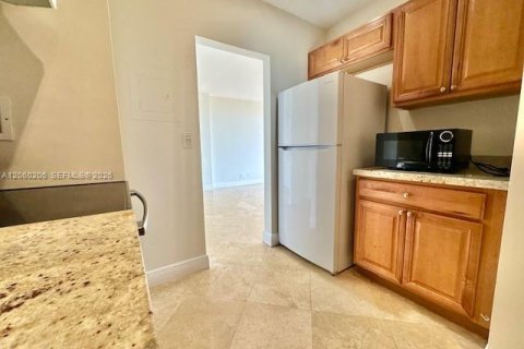 Copropriété à louer à North Miami, Floride: 1 chambre, 83.15 m2 № 2264670 - photo 9