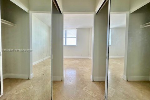 Copropriété à louer à North Miami, Floride: 1 chambre, 83.15 m2 № 2264670 - photo 13