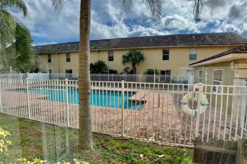 Condo in Winter Park, Florida, 2 bedrooms  № 1795438 - photo 11