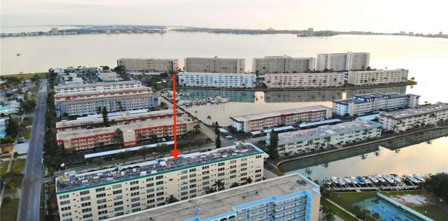 Condominio en Gulfport, Florida, 2 dormitorios № 1877200