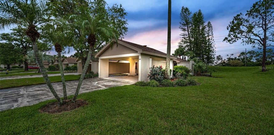 House in Oldsmar, Florida 2 bedrooms, 120.77 sq.m. № 1893941