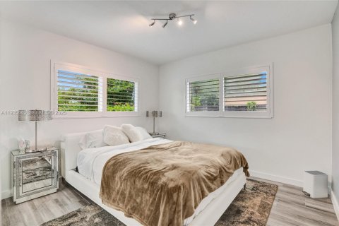Casa en venta en North Miami Beach, Florida, 5 dormitorios, 228.73 m2 № 1993776 - foto 30