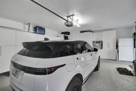 Casa en venta en North Miami Beach, Florida, 5 dormitorios, 228.73 m2 № 1993776 - foto 27