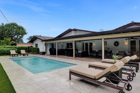 Casa en venta en North Miami Beach, Florida, 5 dormitorios, 228.73 m2 № 1993776 - foto 4