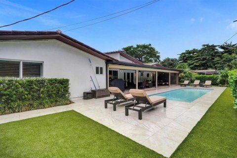 Casa en venta en North Miami Beach, Florida, 5 dormitorios, 228.73 m2 № 1993776 - foto 3