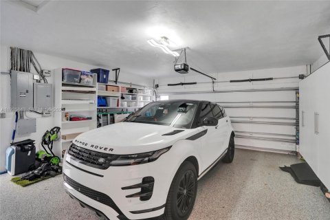 Casa en venta en North Miami Beach, Florida, 5 dormitorios, 228.73 m2 № 1993776 - foto 26