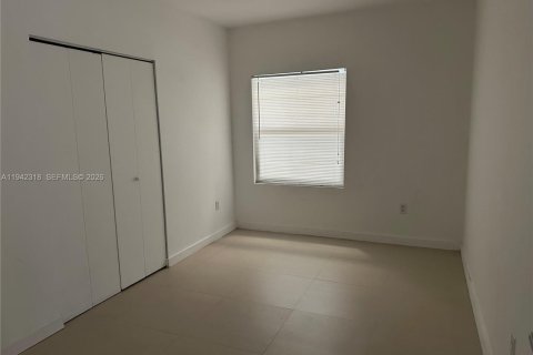 Condo in Miami, Florida, 2 bedrooms  № 1999933 - photo 8