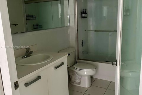 Condo in Miami, Florida, 2 bedrooms  № 1999933 - photo 12