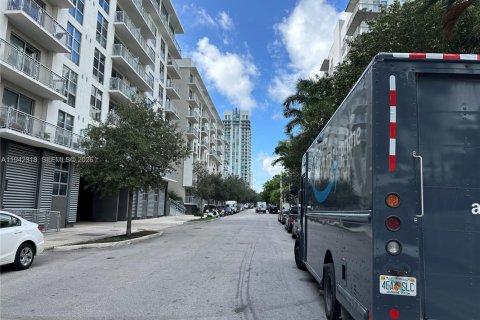 Condo in Miami, Florida, 2 bedrooms  № 1999933 - photo 15