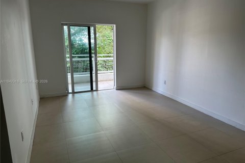 Condo in Miami, Florida, 2 bedrooms  № 1999933 - photo 5