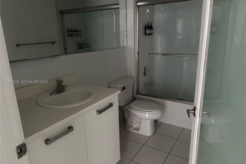 Condo in Miami, Florida, 2 bedrooms  № 1999933 - photo 11