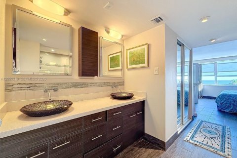 Condo in Pompano Beach, Florida, 2 bedrooms  № 2068345 - photo 8