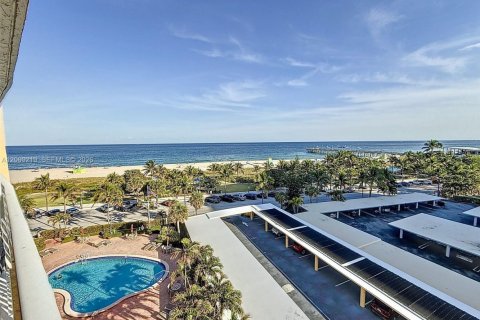 Condo in Pompano Beach, Florida, 2 bedrooms  № 2068345 - photo 10