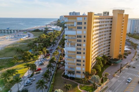 Condo in Pompano Beach, Florida, 2 bedrooms  № 2068345 - photo 2