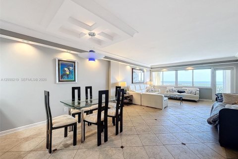 Condo in Pompano Beach, Florida, 2 bedrooms  № 2068345 - photo 7