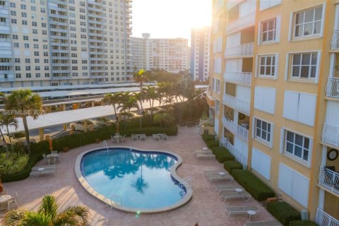 Condominio en alquiler en Pompano Beach, Florida, 2 dormitorios, 119.84 m2 № 2068345 - foto 14