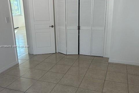 Снять в аренду кондоминиум в Майами-Бич, Флорида 2 спальни, 82.68м2, № 2030228 - фото 2