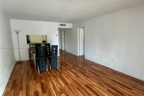 Copropriété à louer à Miami, Floride: 1 chambre, 76.74 m2 № 2168466 - photo 9